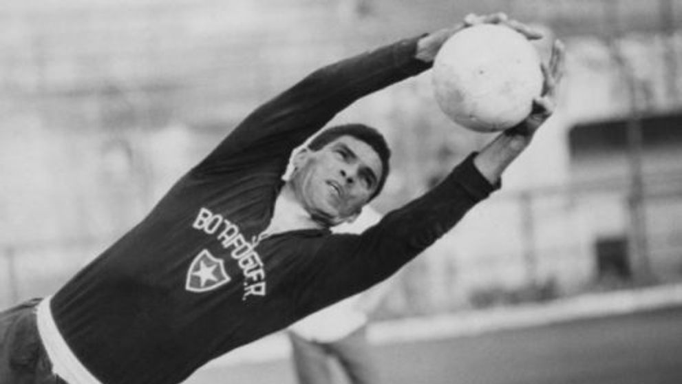 Este doliu în lumea fotbalului! Legendarul portar brazilian Manga s-a stins din viață la 87 de ani! Care a fost cauza morții