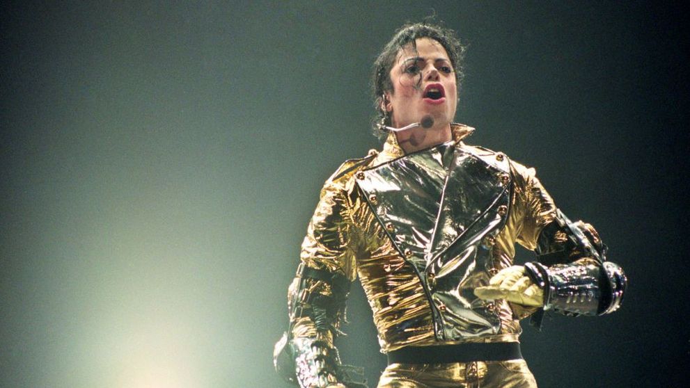 Cum ar fi arătat Michael Jackson, dacă ar fi trăit. Imaginile generate de Inteligența Artificială, la 14 ani de la deces