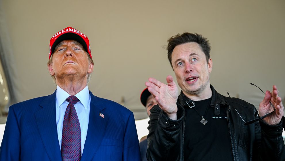 Donald Trump a anunțat că boicotul Tesla este ilegal, iar reacția oamenilor e hilară: ”Deci o să fiu obligat să îmi cumpăr mașina lui Elon Musk, de 80.000 de dolari?”