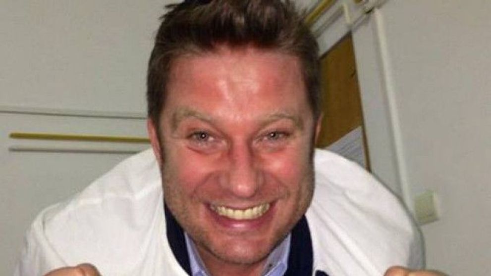 Primele imagini cu fetita nou-nascuta a lui Pavel Bartos. Smiley i-a fost nas, iar imaginea in care o tine in brate a strans peste 100.000 de like-uri