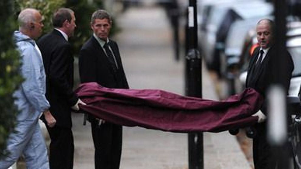 Autopsia lui Amy Winehouse va avea loc in cursul zilei de luni! Ce artist a lansat un cantec pe Twitter in memoria lui Amy!