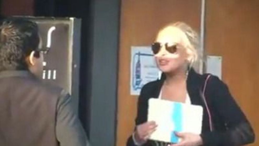 Lindsay Lohan, filmata in timp ce cumpara cocaina? VIDEO