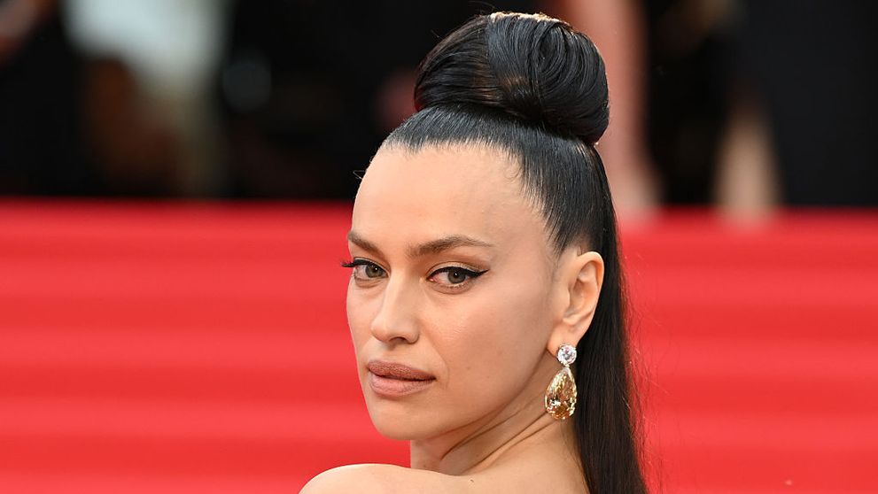 „Ce coșmar, unde au dispărut formele ei, zâmbetul și ochii verzi!” Irina Shayk a stârnit un val de reacții negative după ce a apărut pe coperta V Magazine