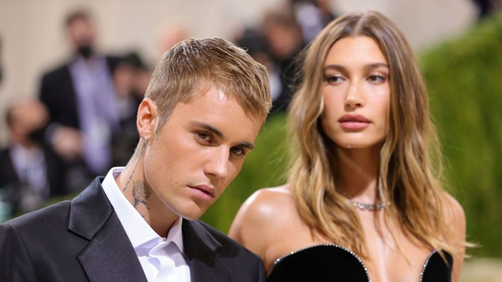Justin Bieber, aspru criticat de fani după ce a zis că nu își suportă soția! Gestul pe care i l-a făcut, în public, lui Hailey Bieber
