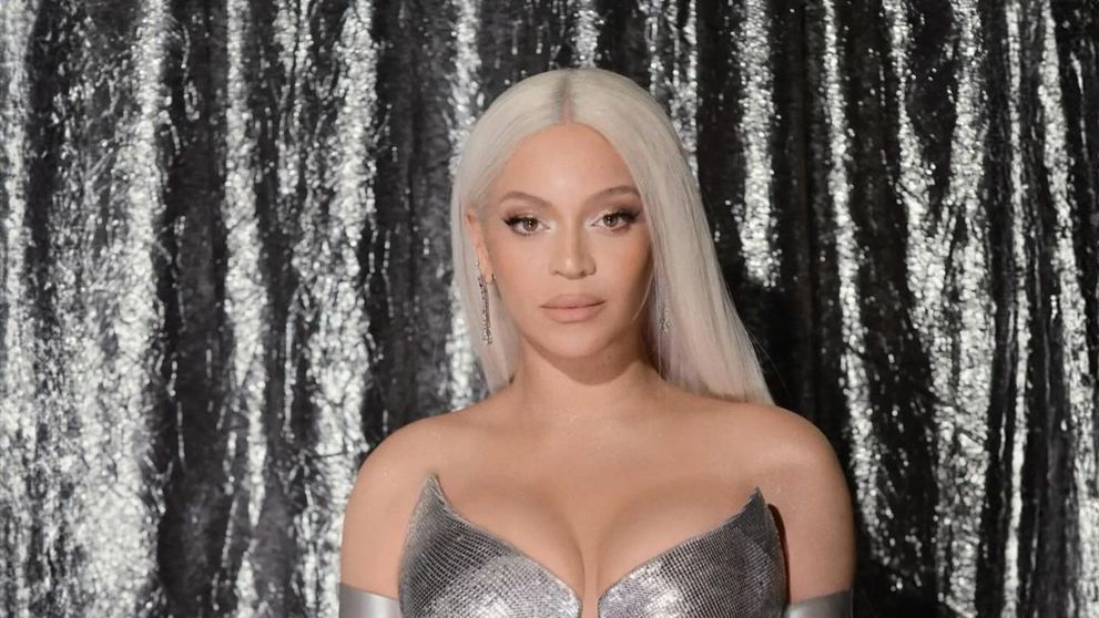 Beyonce, photoshopată să pară albă la premiera filmului ei, Renaissance: “Cine-i doamna caucaziană?”