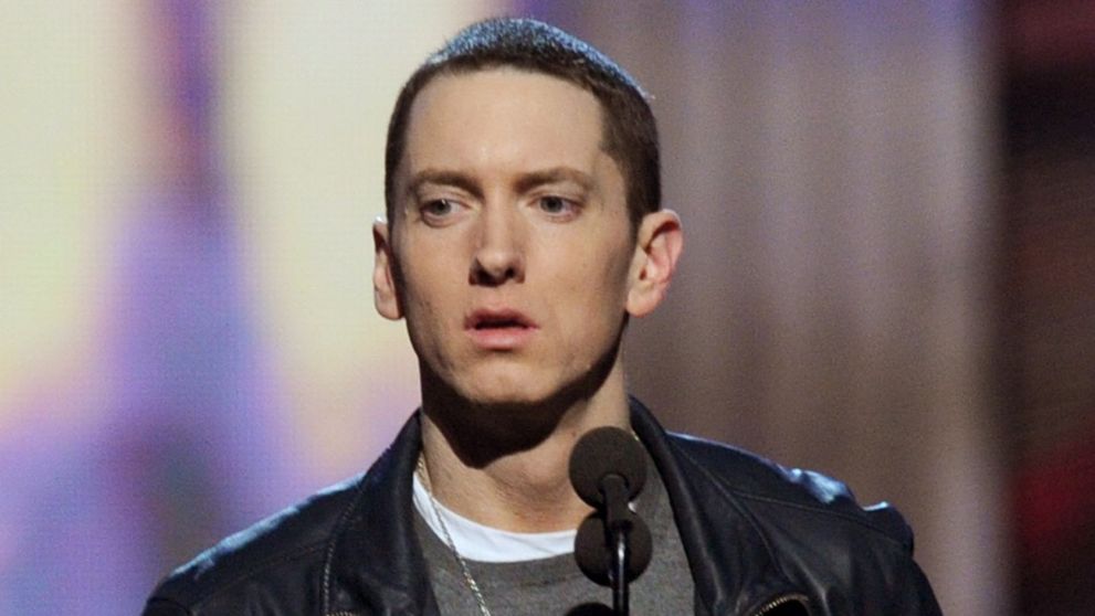 Eminem a renuntat pentru o zi la imaginea de 