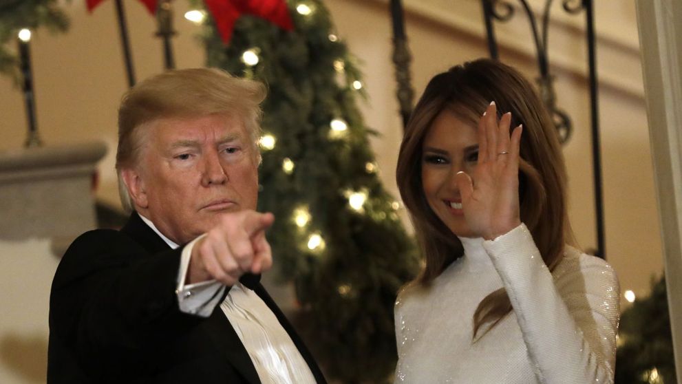 Melania și Donald Trump, poza oficială de Crăciun. Ce spun experții în limbajul trupului