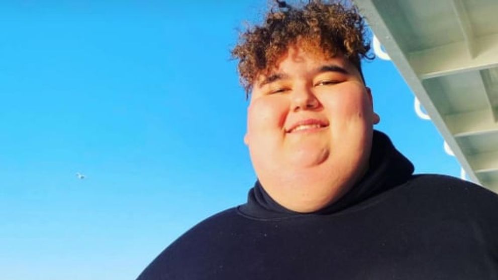 Un influencer a murit la doar 24 de ani! Tânărul devenise celebru după ce s-a filmat consumând cantități uriașe de mâncare. Care este cauza decesului