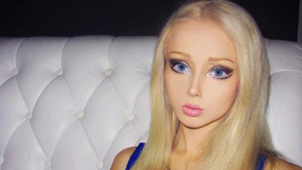 Este de nerecunoscut! Cum arata Valeria Lukyanova, supranumita femeia-Barbie, atunci cand nu este machiata deloc
