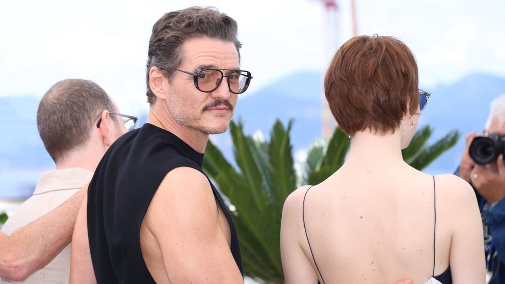 Motivul pentru care Pedro Pascal, cel mai iubit actor de la Hollywood, a ajuns să fie denigrat și detestat! ”Este un prădător, le pipăie pe toate”