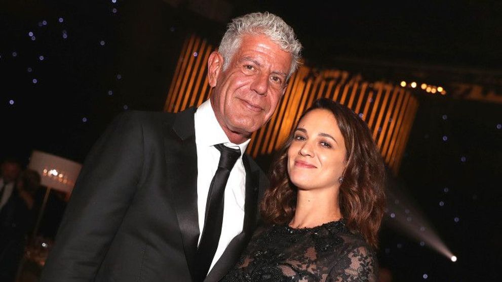 Fotografia ciudata postata de iubita lui Bourdain chiar inainte de moarte. Imaginea a fost stearsa, dar presa a salvat-o