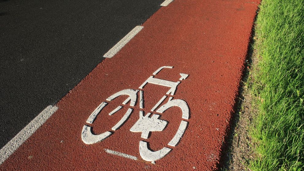 Au construit autostrazi si un sens giratoriu suspendat pentru ciclisti. Cum arata orasul in care mersul pe bicicleta este un adevarat spectacol