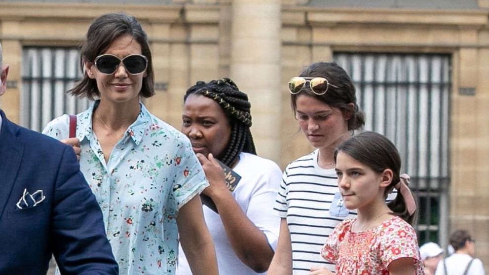 Katie Holmes, uluită de faptul că fiica ei Suri începe să semene tot mai mult cu Tom Cruise