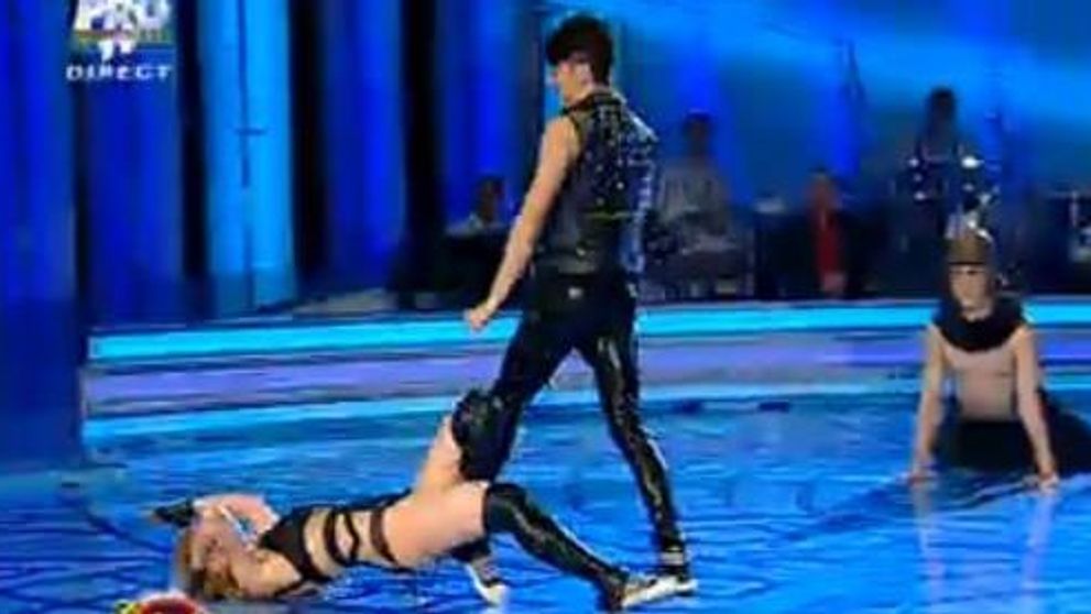 Corina Bud si Eduard Vasile - un freestyle spectaculos la “Dansez pentru tine”! VIDEO
