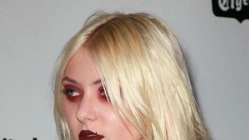 Taylor Momsen isi acuza parintii ca din cauza lor a ajuns o “mizerabila” VIDEO - Taylor la 3 ani!