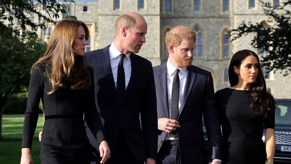 Ce a făcut Meghan Markle la priveghiul Reginei Elisabeta a II-a! Internauții au rămas șocați când au văzut