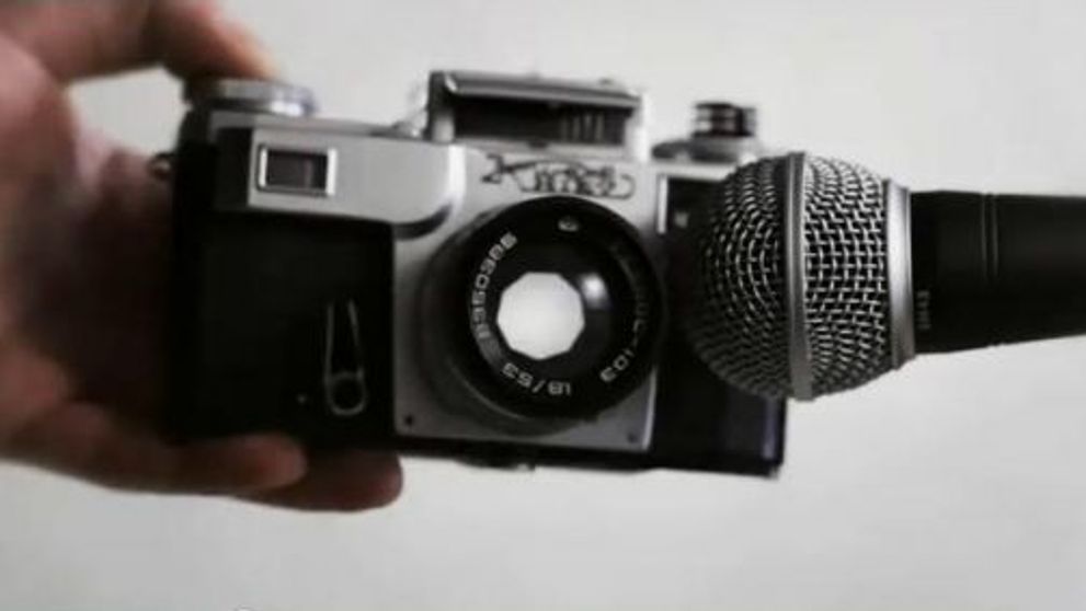 Un aparat foto, o banda adeziva si un elastic = muzica? VIDEO