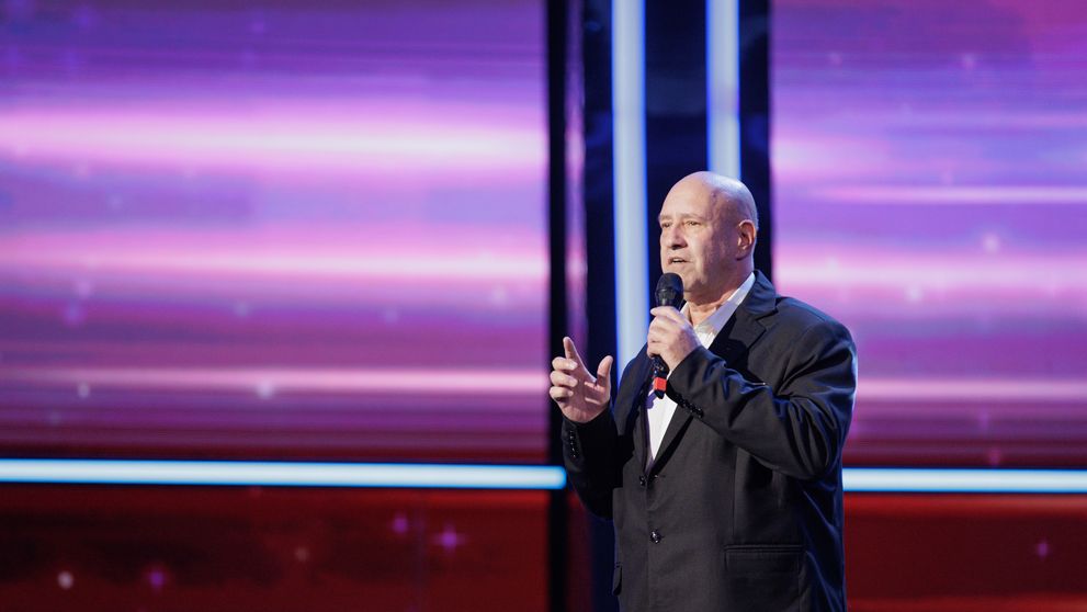 Danny Budiski a ridicat sala în picioare și a primit Golden Buzz, într-un moment care a emoționat juriul până la lacrimi!  Aproape 4.1 milioane de români au dat check-in la Românii au talent