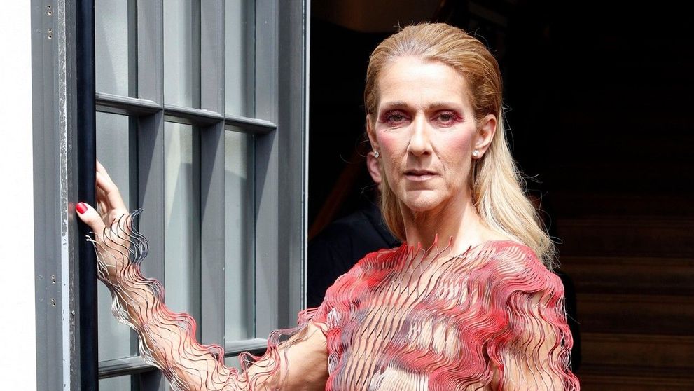 Celine Dion este atât de debilă încât ”nu mai vrea să iasă din casă”. Stadiul bolii de care suferă s-a agravat