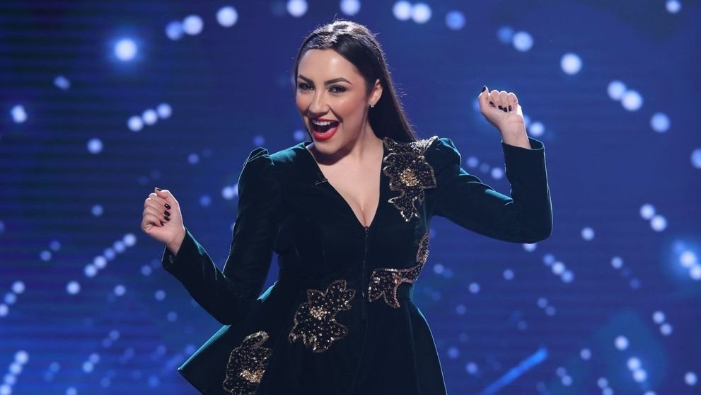 Andra renunta la masa juriului pentru scena Romanii au talent! Vineri, Andra canta LIVE cea mai noua melodie, La refren!