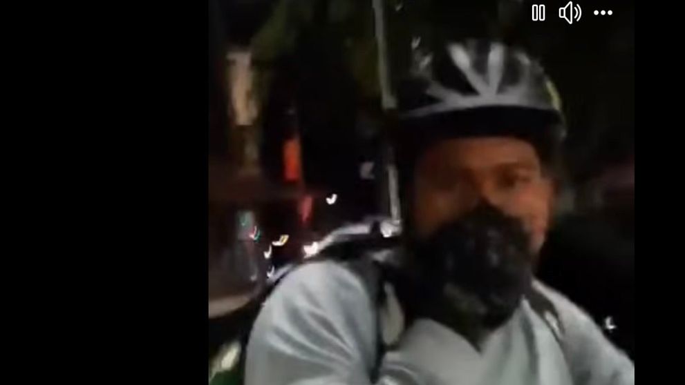 Un livrator nepalez a fost lovit cu pumnul de un tânăr, în Bucureşti:„Du-te înapoi în țara ta! Ești un invadator!” VIDEO