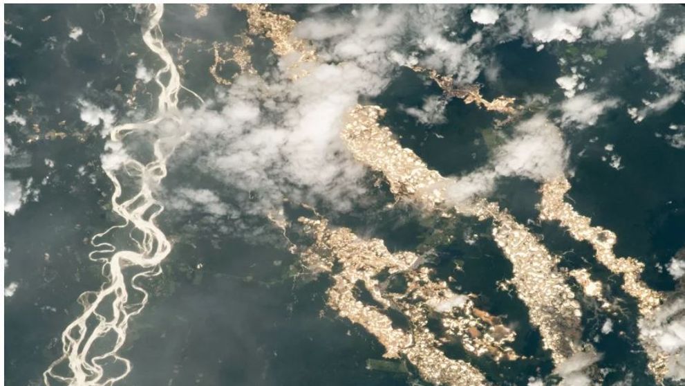 Un astronaut NASA a surprins ”râuri de aur” în Amazonia peruviană