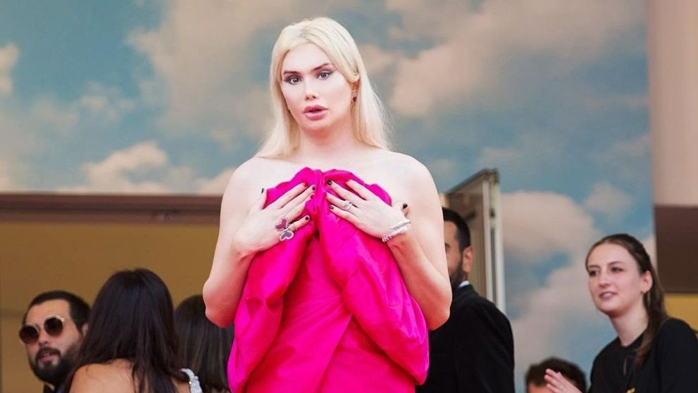 Un influencer, care a cheltuit 250.000 de lire sterline să fie ca Barbie, vrea să arate acum ca Ken