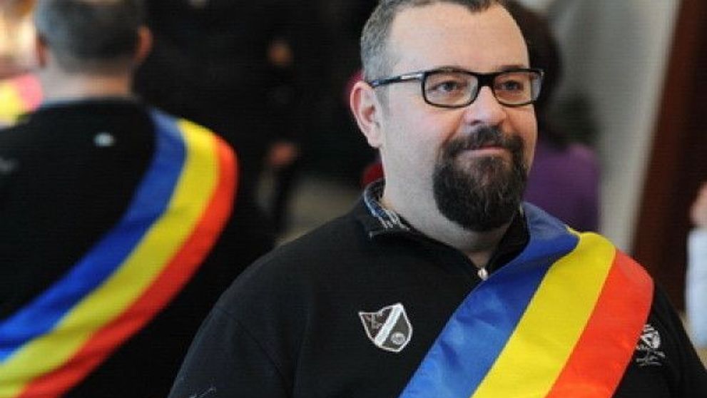 Fiica in varsta de 20 de ani a primarului Cristian Popescu 