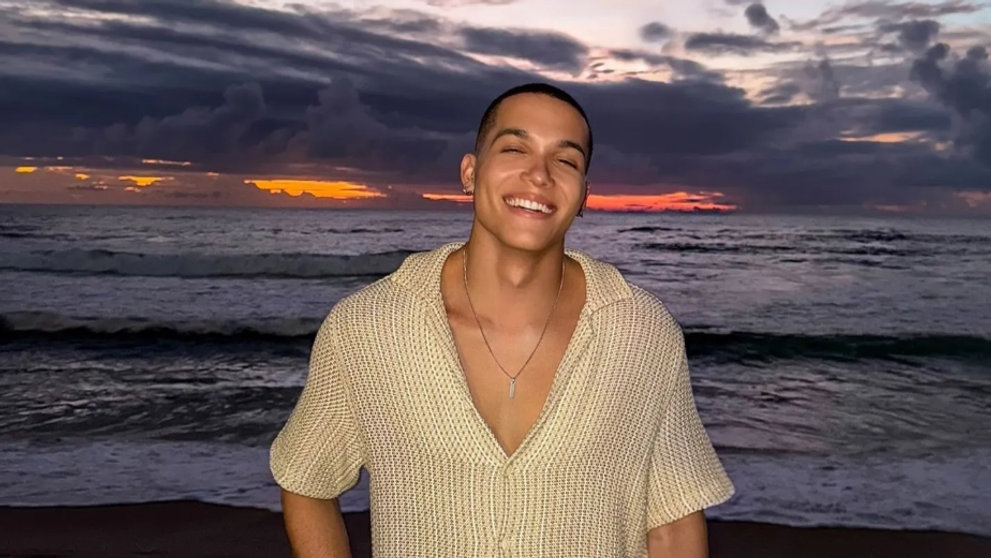 Moarte misterioasă în Mykonos. Un model bărbat de 25 de ani, găsit fără viață, în piscina hotelului, alături de partenerul lui