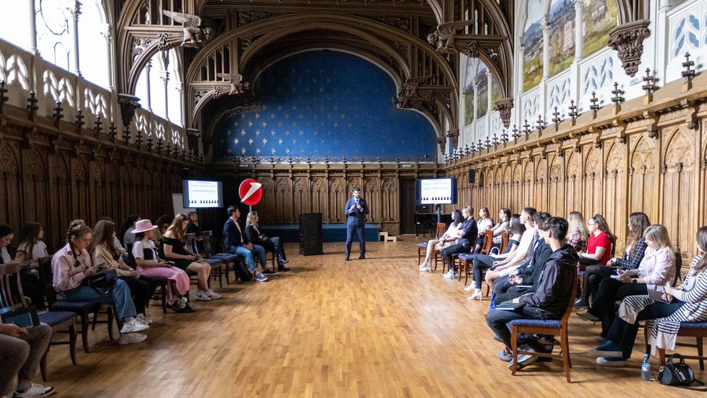Hackatonul pentru studenți, UniCredit Fin Tech Hack, la Romanian Creative Week:  48 de ore, pentru cea mai bună aplicație de banking. Premii de mii de euro