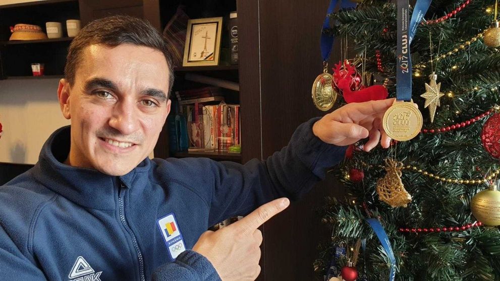 Marian Drăgulescu și-a împodobit bradul de Crăciun cu medalii!