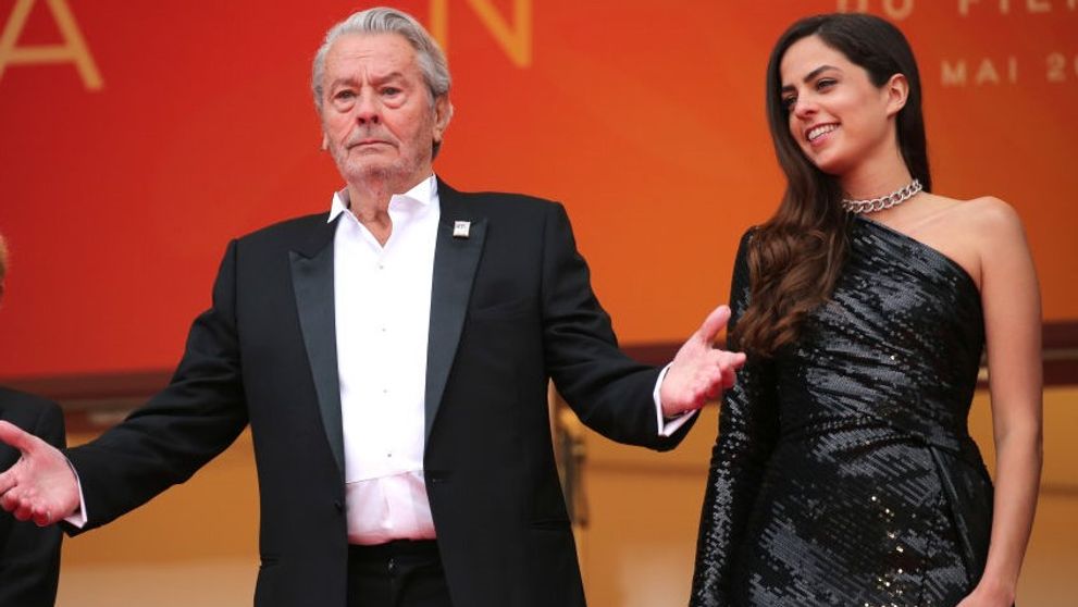 Cine are grijă de Alain Delon, în vârstă de 88 de ani, după ce a fost plasat sub tutelă consolidată. Care este motivul certurilor între copiii lui