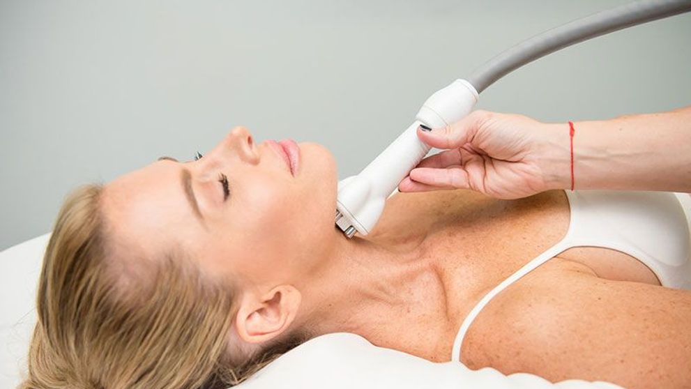 (P) SKiN MedSpa ne spune cât de mult contează puterea și calitatea aparatului de RadioFrecvenţă