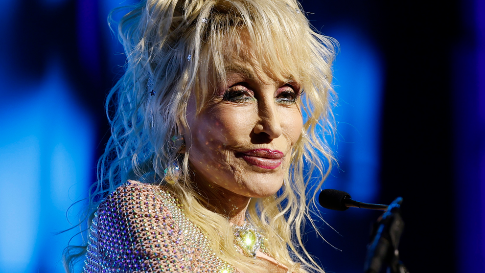 ”Rugați-vă pentru ea!” Sora lui Dolly Parton le-a cerut fanilor să se roage pentru artistă: ”Se simte rău”