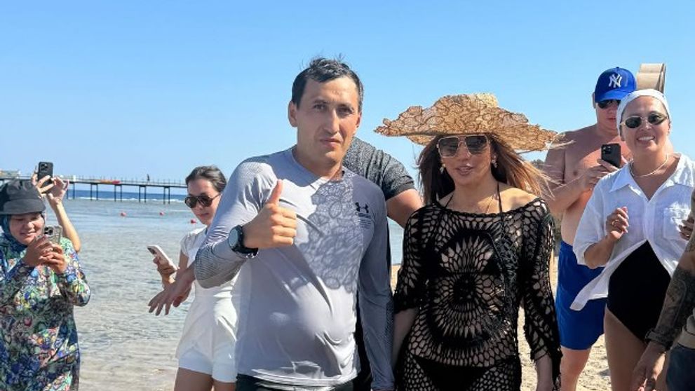 Te duci în vacanță și dai peste Jennifer Lopez pe plajă. Ce a urmat e de necrezut