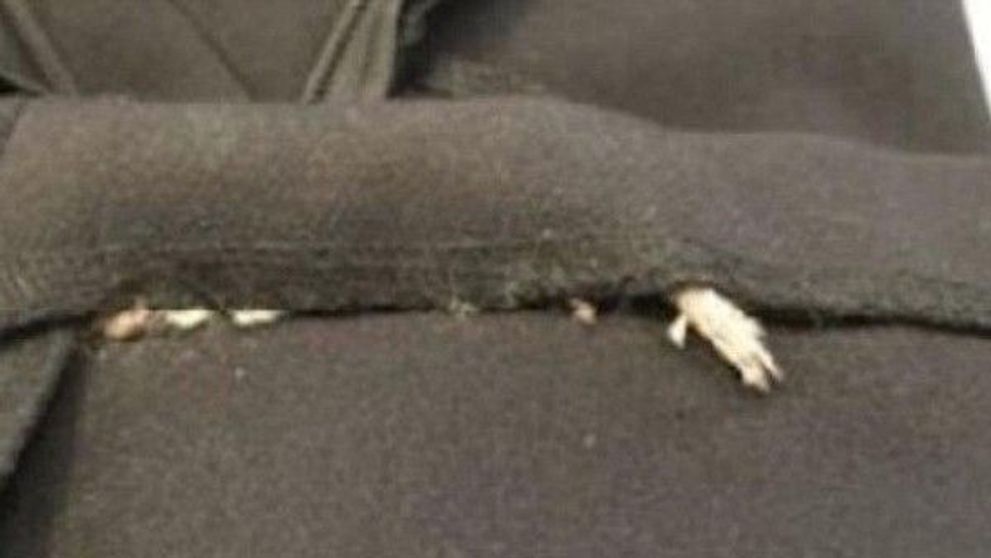 A comandat o rochie de pe internet, dar s-a speriat cand a desfacut coletul. Ce a descoperit o tanara in interiorul cutiei