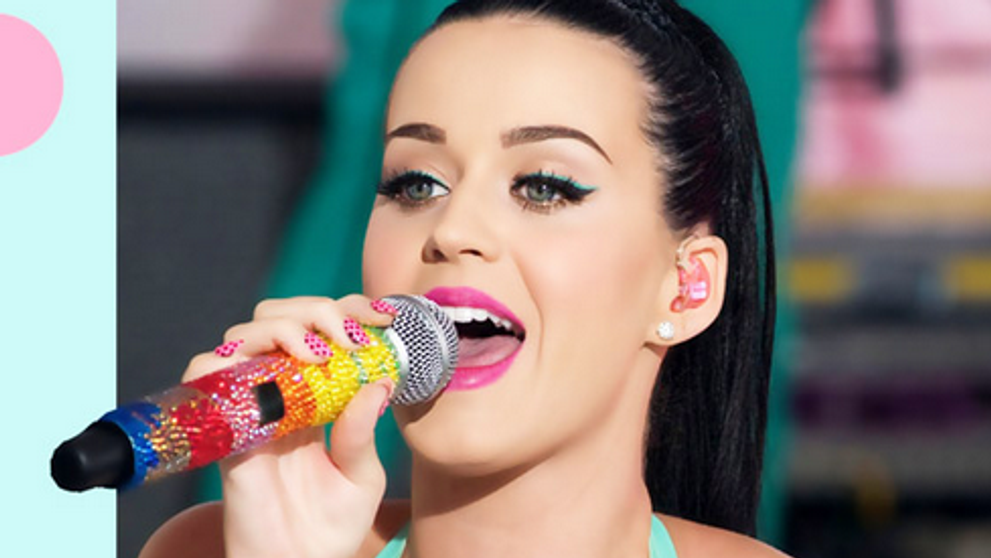 Katy Perry, schimbare de look nereusita. Noua tunsoare a cantaretei o face sa para cu 20 de ani mai batrana - FOTO