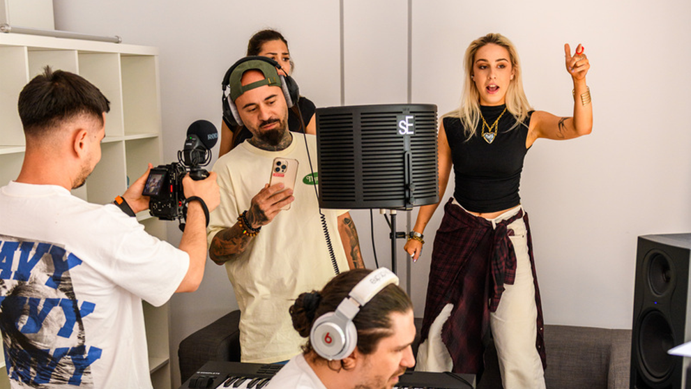 Nostalgia Label, Alexandra Stan, Edward Maya și Soundfeed pregătesc revenirea muzicii popcorn. Următorul trend muzical ar putea porni din România