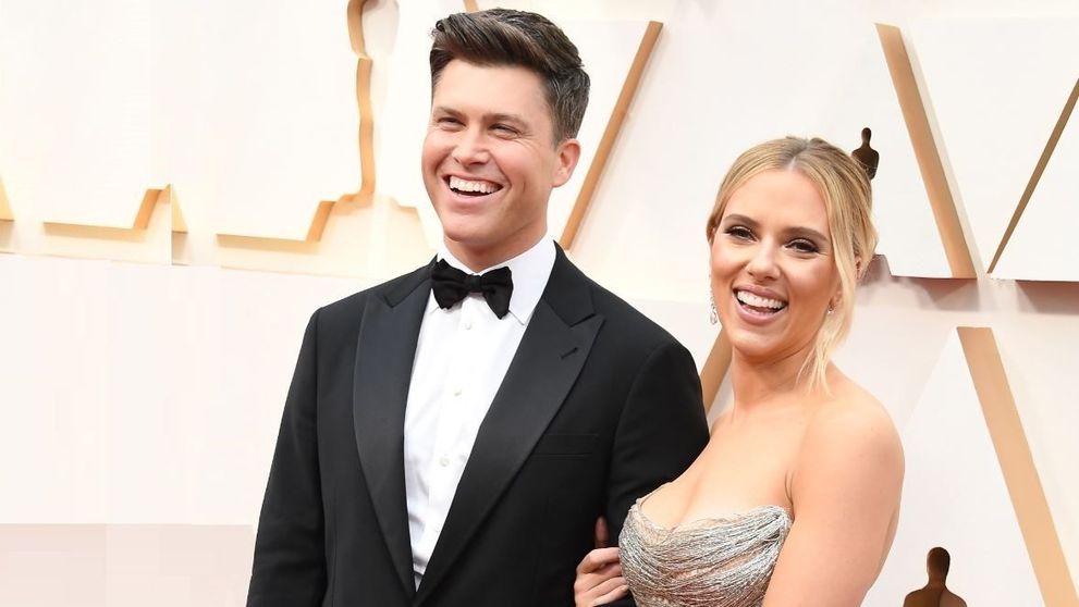 VIDEO Scarlett Johansson, farsă lipicioasă din partea soțului în timpul unui discurs televizat