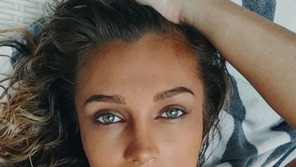Lora nu are nevoie de costum de baie la piscină. Ultimele imagini din Bali i-au înnebunit pe fani