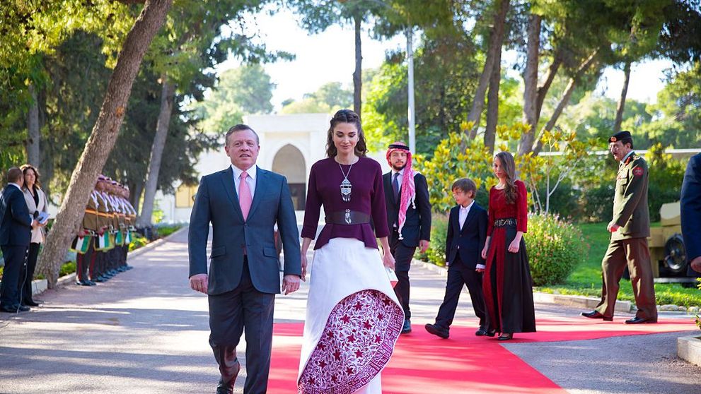 Cum arăta regina Rania în tinerețe. Imagini rare cu cea mai stilată femeie din Iordania