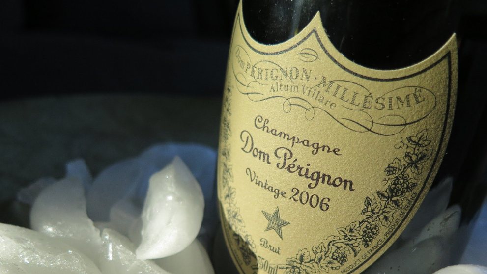 (P) Istoria Dom Perignon – Șampania de lux a secolului 20
