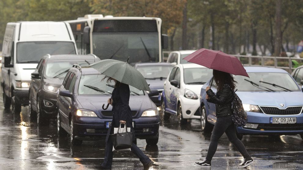 Ciclonul lovește România! Vremea se schimbă brusc: furtuni violente, vijelii și ninsori ca în plină iarnă! Ce anunță meteorologii