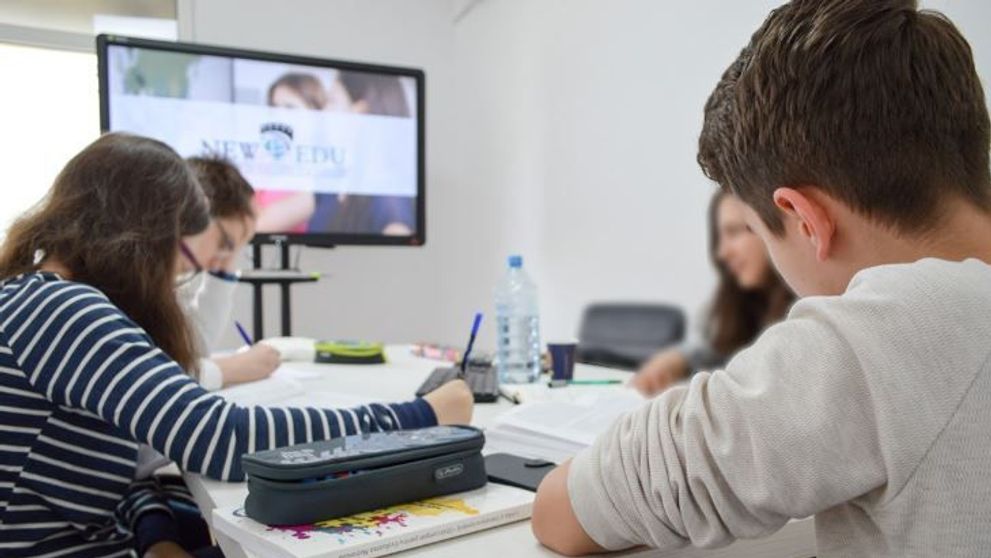(P)Ce strategii adoptă NEW EDU pe plan educațional pentru a garanta cele mai bune rezultate elevilor săi?
