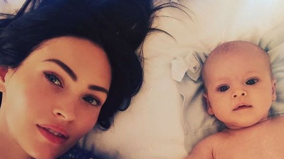 Megan Fox, criticata aspru dupa ce si-a fotografiat cei doi baietei la plaja