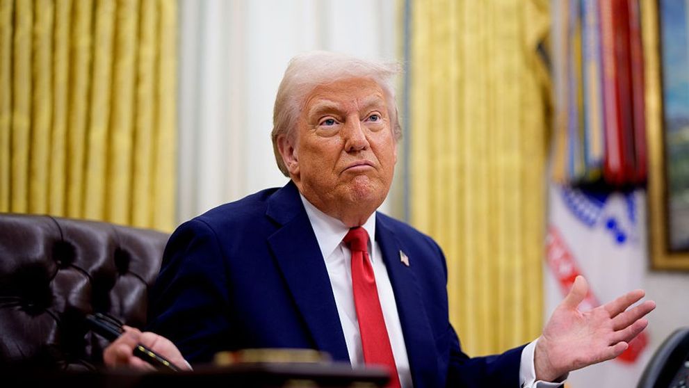 Ce poză are Donald Trump pe ecranul telefonului lui mobil! Paparazzi au surprins imaginea și surpriză: n-o să ghiciți nici într-o mie de ani