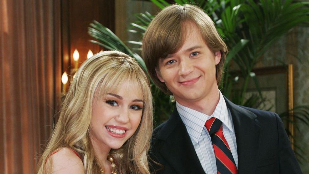 Transformare remarcabila pentru fratele lui Miley Cyrus din Hannah Montana. Cum arata Jackson si cine e iubia lui