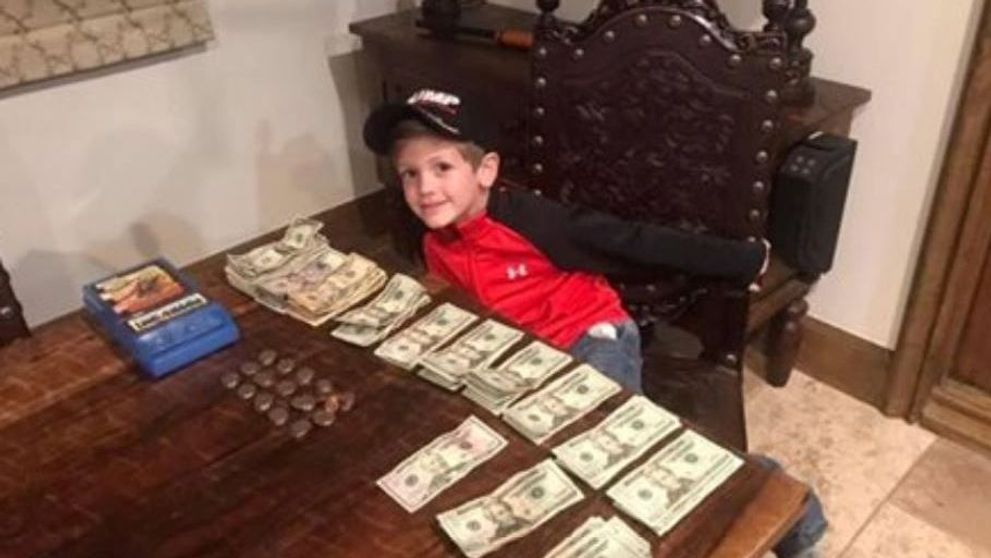 Un puști de 7 ani a strâns 22.000 $ vânzând ciocolată caldă. N-o să-ți vină să crezi ce vrea să facă cu banii