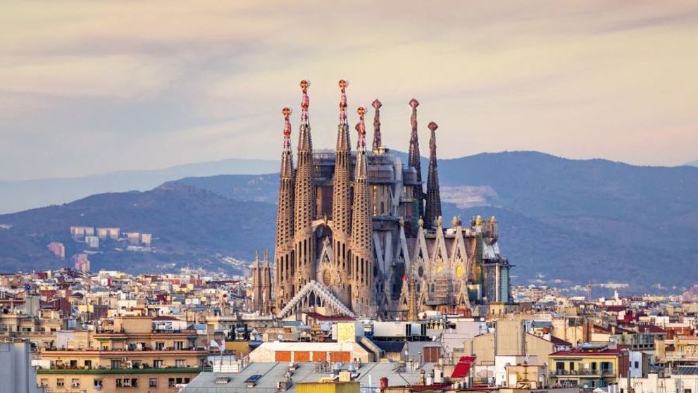 VIDEO Barcelona, orașul de vis al spaniolilor. De ce trebuie neapărat să-l vizitezi?