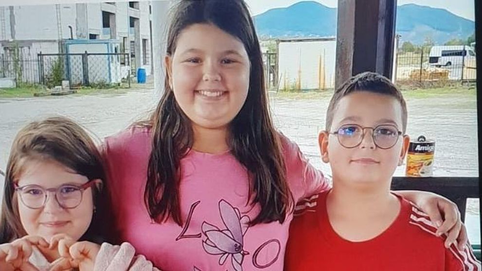 La ce chinuri greu de imaginat au fost supuși copiii lui Adrian Marțian, chiar de mama lor! Dezvăluiri șocante din trecutul celor mici: „Îi băga cu capul sub apă...”